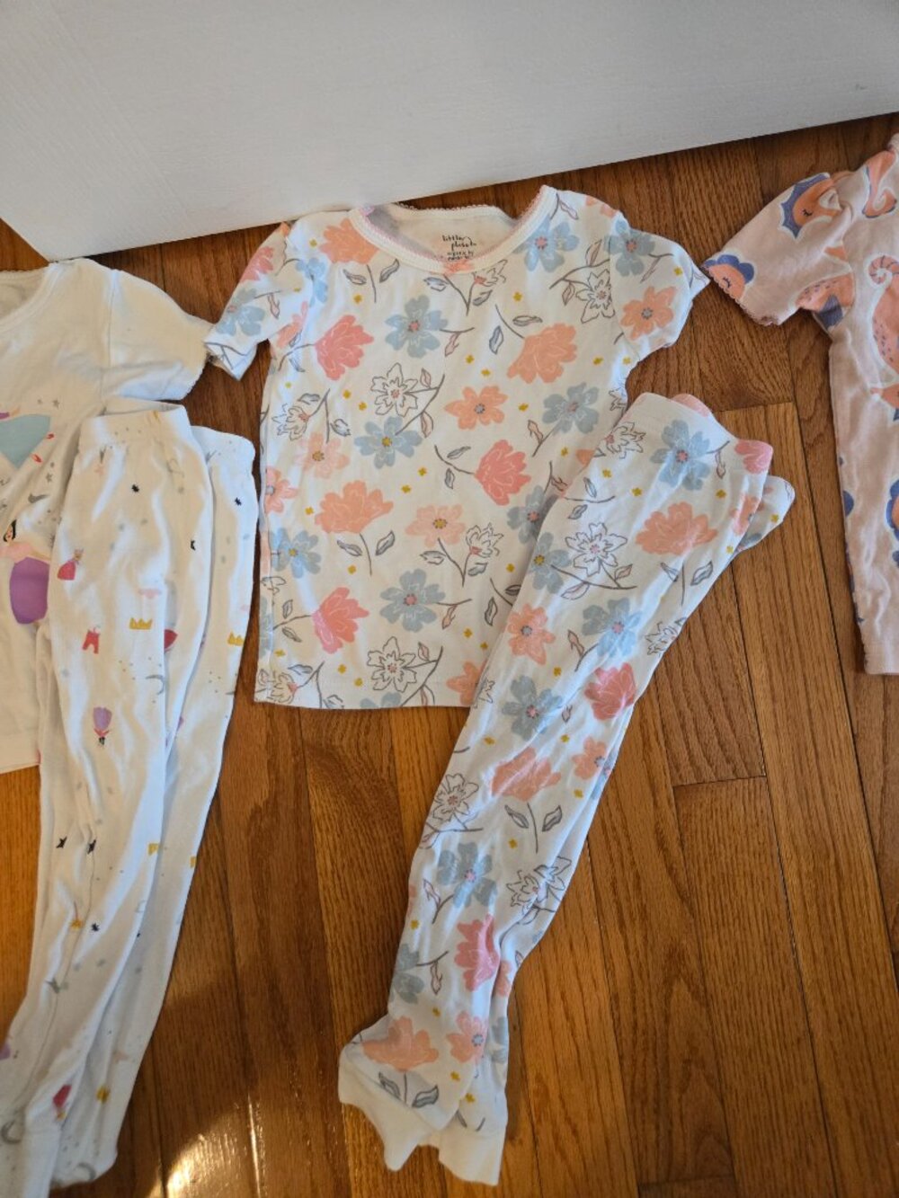 Girls size 3T four sets of pajamas - Picture 7 of 10